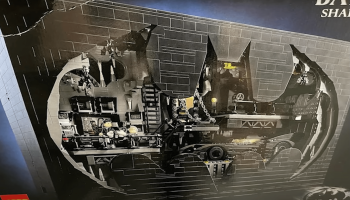 LEGO DC 76252 Batman – Batcave: first images